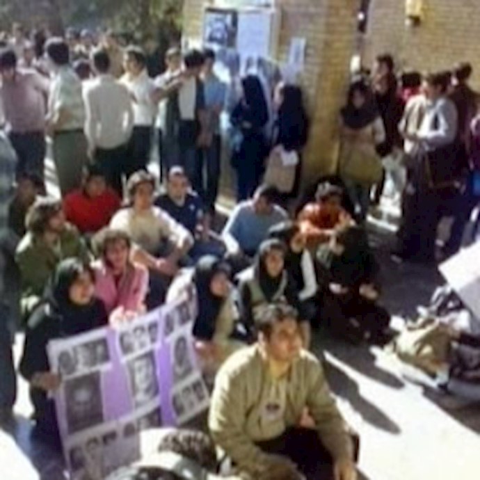 تظاهرات دانشجویان دانشگاه مدیریت تهران