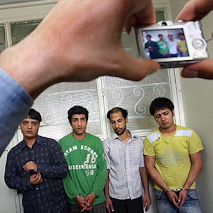 دستگیری  جوانان توسط نیروی سرکوبگر انتظامی