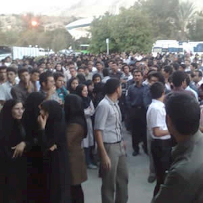 تجمع اعتراضی دانشجویان