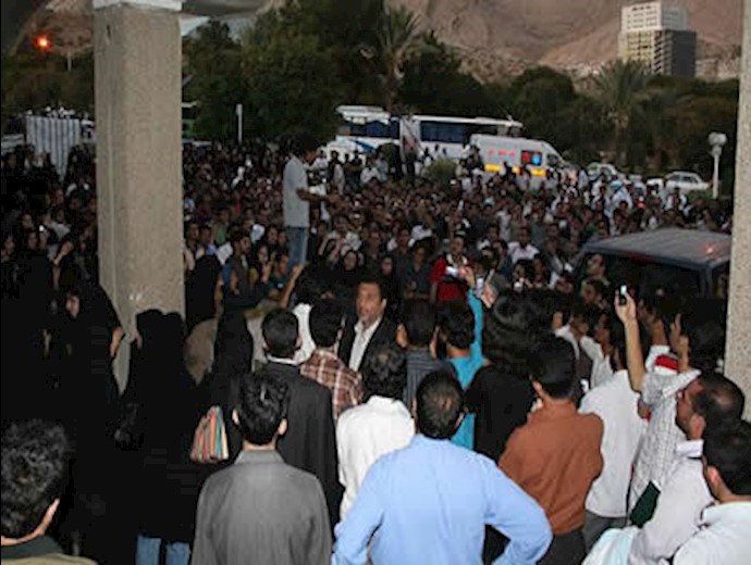 اعتراض دانشجویان به سخنان پاسدار لاریجانی