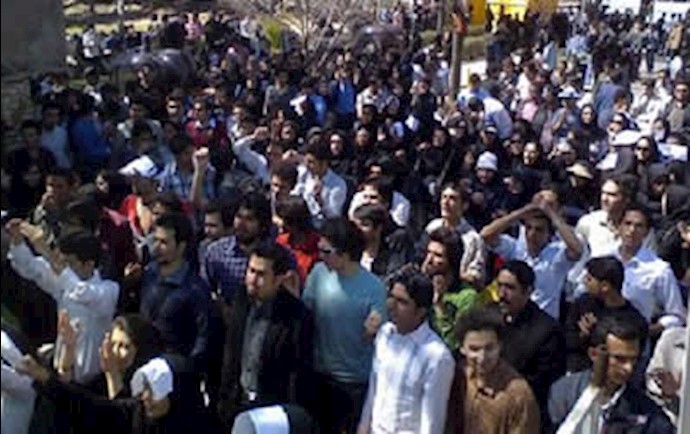 تظاهرات دانشجویان  شیراز علیه پاسدار لاریجانی
