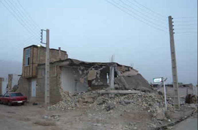عکسی از خراب شدن خانه مردم توسط ماموران سرکوبگر انتظامی