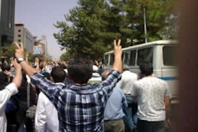 تظاهرات ضدحکومتی مردم در ادامه نماز جمعه تهران 26تیر88