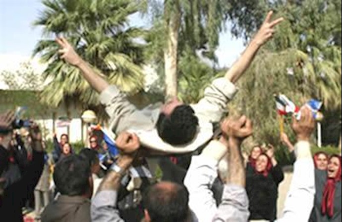 بازگشت فاتحان اشرف