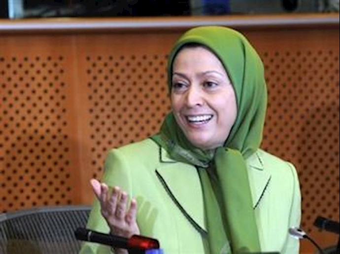 مریم رجوی در حال سخنرانی در پارلمان اروپا