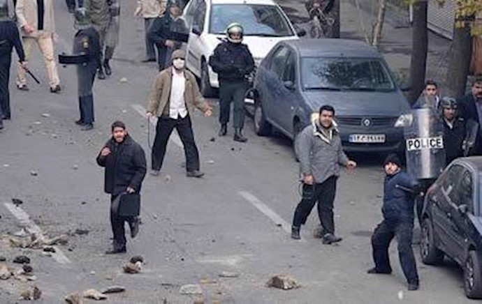 حمله مزدوران بسیجی به تظاهرات مردم در  16آذر