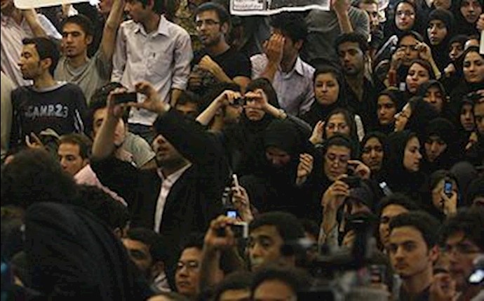حرکت اعتراضی دانشجویان دانشگاه فردوسی مشهد