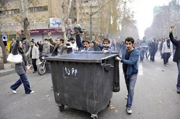 درگیریهای جوانان با نیروهای سرکوبگر خامنه ای- عاشورای88
