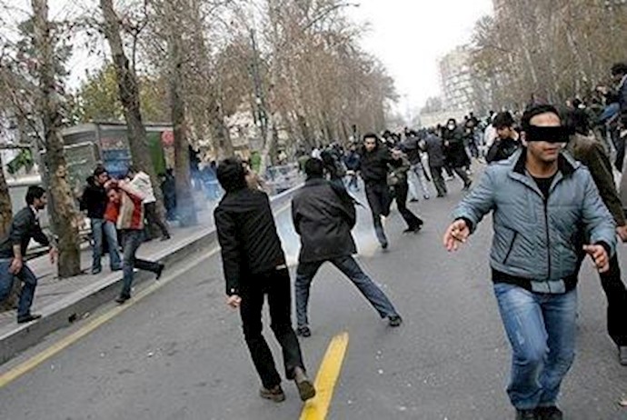 درگیری جوانان اشرف نشان با مزدوران خامنه ای در تظاهرات عاشورا- تهران