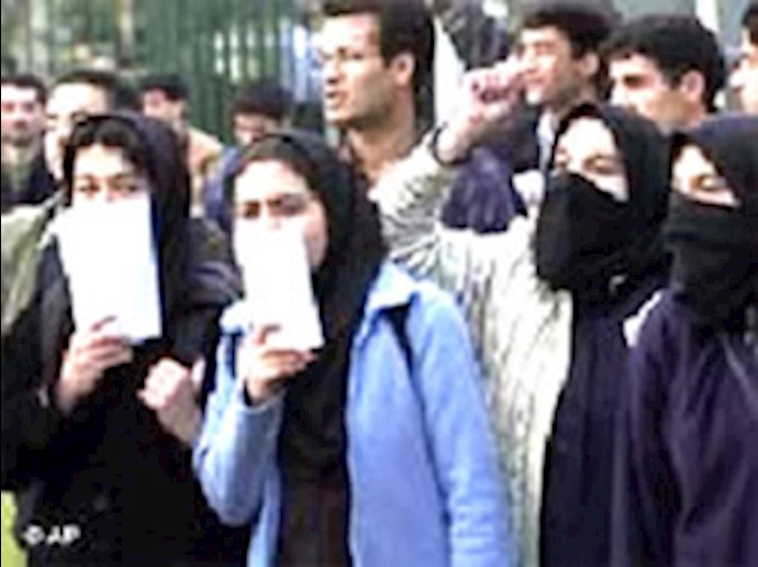 تجمع اعتراضی دانشجویان دختر ـ آرشیو