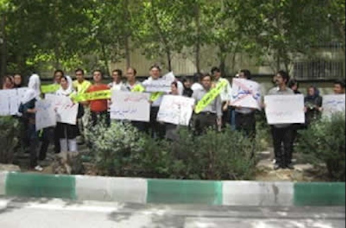 اعتراض دانشجویان علیه پاسدار احمدی نژاد