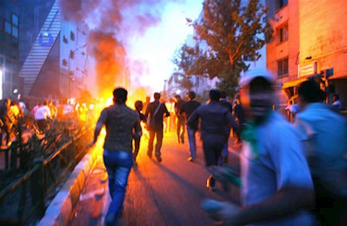 مردم خشمگین علیه تمامیت رژیم  آخوندی