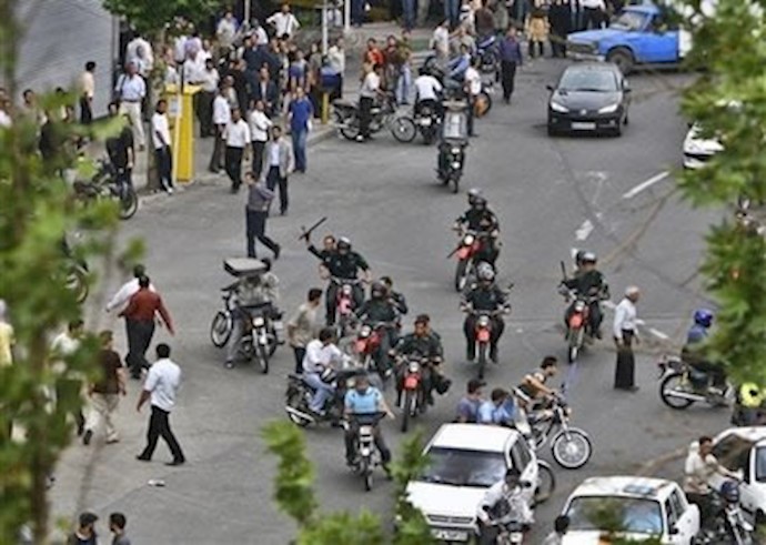 سرکوب تظاهر کنندگان توسط نیروهای ضدشورش