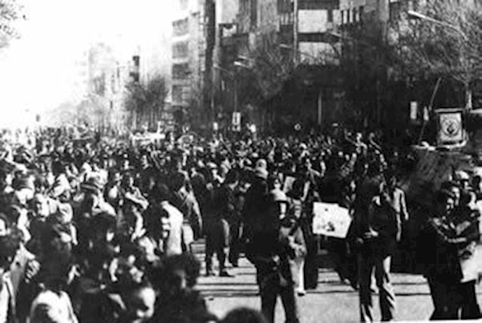 اینک اینجا من و باز این سوگند، شیخ را میگسلم بند از بند، تا کشم از دهن دزد برون، انقلابی که به سرقت بردند