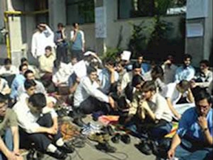 تجمع اعتراضی کارگران کارخانه پوشینه بافت قزوین - آرشیو