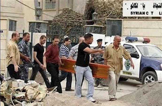 مسیحیان عراق در حال حمل جنازه
