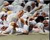 حجاج در حال رمی جمرات