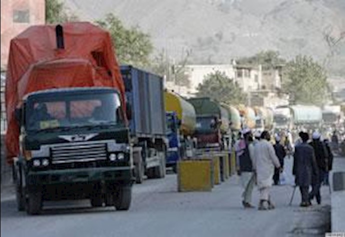 ورود کامیونها به مرز افغانستان