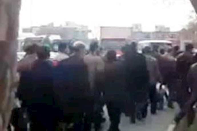 حرکت اعتراضی کارکنان آونگان
