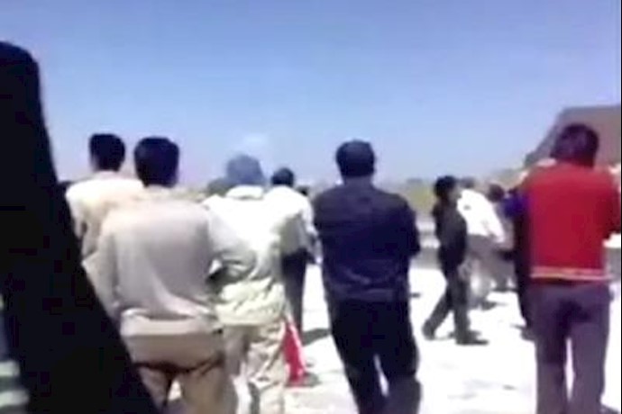 تظاهرات ضدحکرمتی مردم  ارومیه در بستر دریاچه نمک- سیزده بدر89