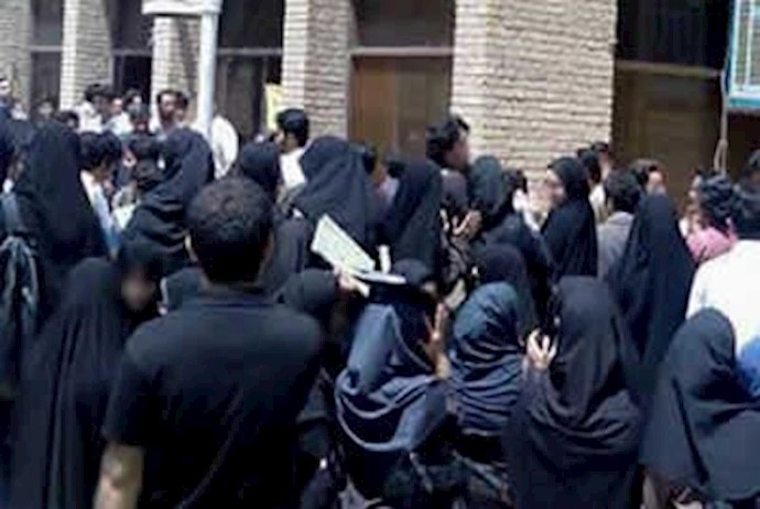 تجمع اعتراضی دانشجویان دانشگاه شیراز- آرشیو
