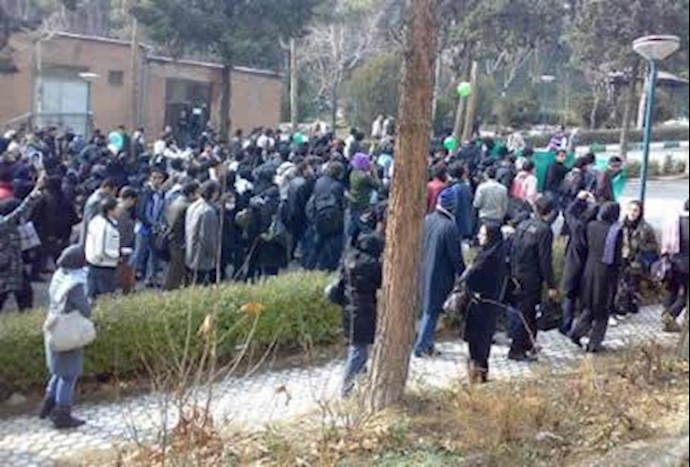 تظاهرات دانشجویان دانشگاه ملی- آرشیو