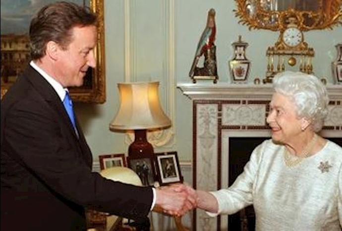 دیوید کامرون در دیدار با ملکه انگلیس