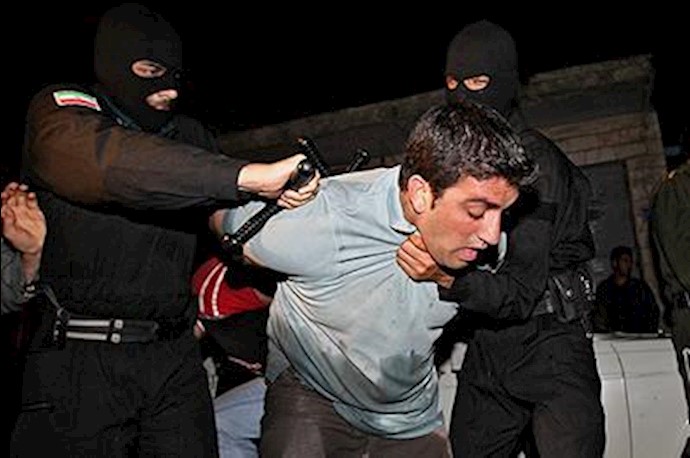 دستگیری وحشیانه جوانان توسط نیروهای سرکوبگر - آرشیو