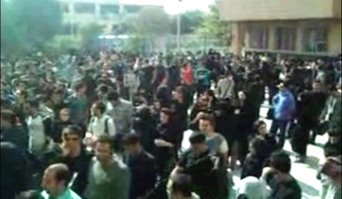 تظاهرات دانشجویان دانشگاه آزاد تهران واحد جنوب-آرشیو