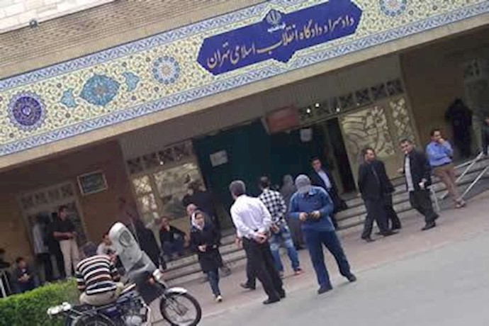 تجمع خانواده زندانیان مقابل دادسرای بیدادگاه آخوندی- آرشیو