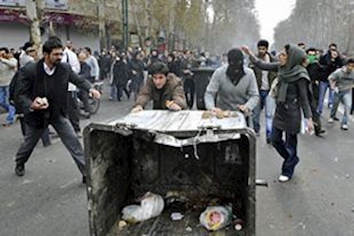 به آتش کشیدن سطلهای زباله در خیابانهای تهران - آرشیو