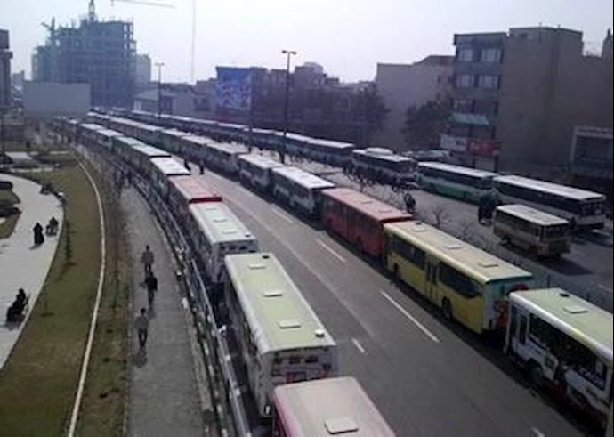 شرکت اتوبوسهای خالی در مراسم رژیم - آرشیو