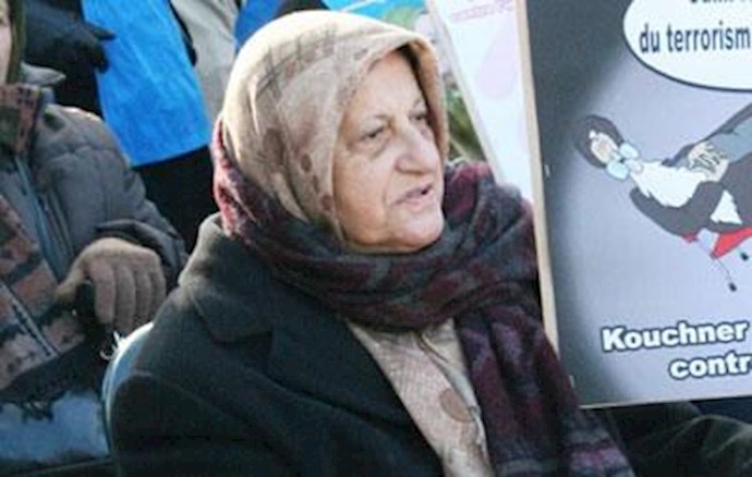 مادر کوشالی در تظاهرات پاریس