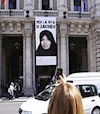 عکس سکینه محمدی در جلوی درب وزارت برابری جنیست ایتالیا