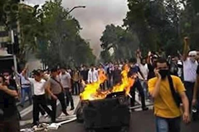 قیام سراسری مردم ایران تا سرنگون کردن رژیم پلید آخوندی سر بازایستادن ندارد