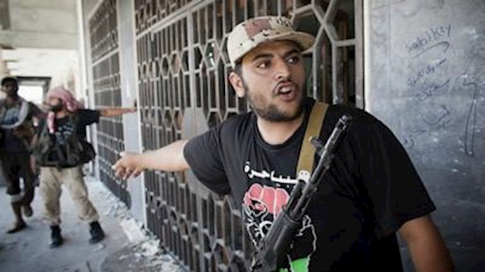 رزمندگان ارتش آزادیبخش لیبی پس از کشته شدن قذافی در سرت