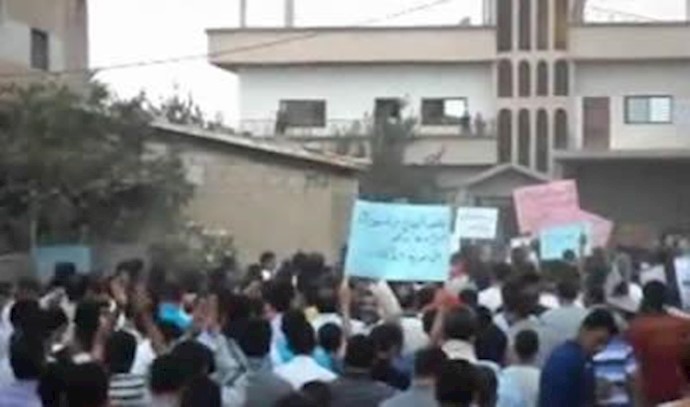 تظاهرات مردم در شهر رستن سوریه
