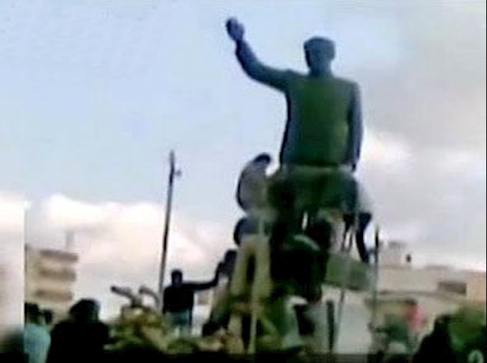 سوریه - سرنگون کردن مجسمه حافظ اسد
