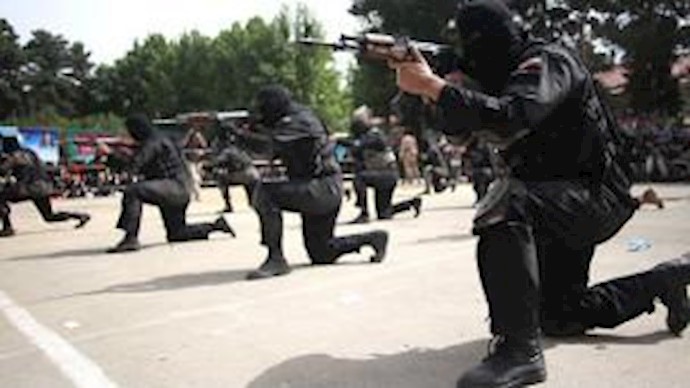 نیروهای سرکوبگر سپاه وانتظامی