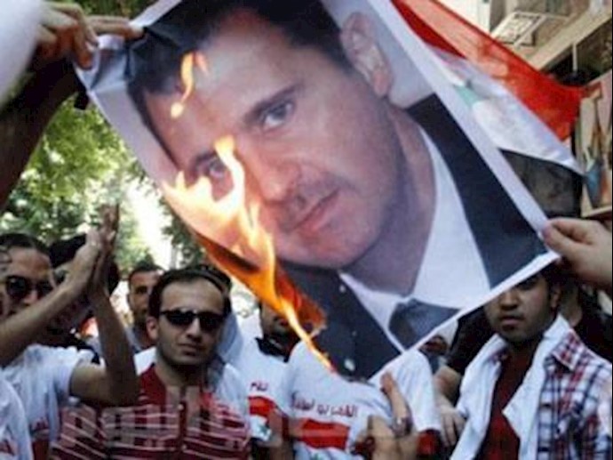 تظاهرکنندگان در سوریه عکس بشار اسد را به آتش می‌کشند
