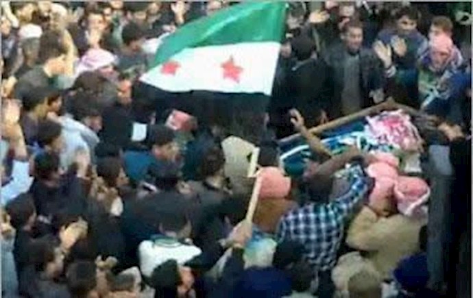 تشییع جنازه شهدا توسط تظاهرکنندگان سوریه - آرشیو