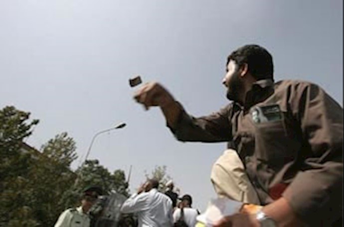 ایادی آخوندها در حمله به سفارت انگلیس ـ آرشیو