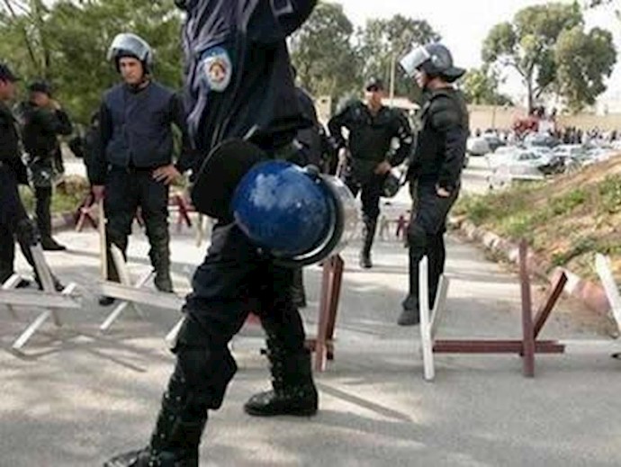 پلیس الجزایر از راهپیمایی تظاهرکنندگان جلوگیری می‌کند