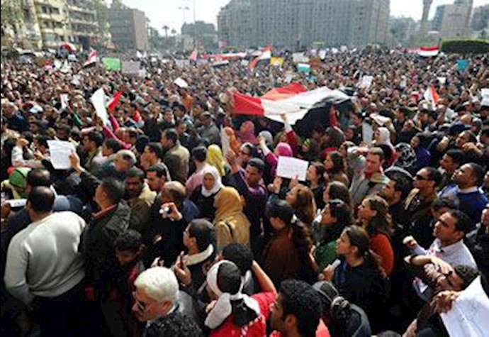 تظاهرکنندگان مصری در میدان تحریرقاهره