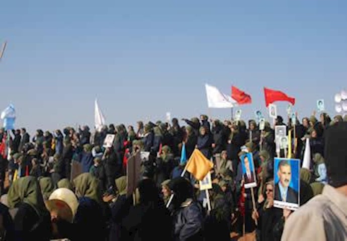 زنان مجاهد خلق که در برابر مزدوران اعزامی رژیم ازاشرف دفاع می کنند