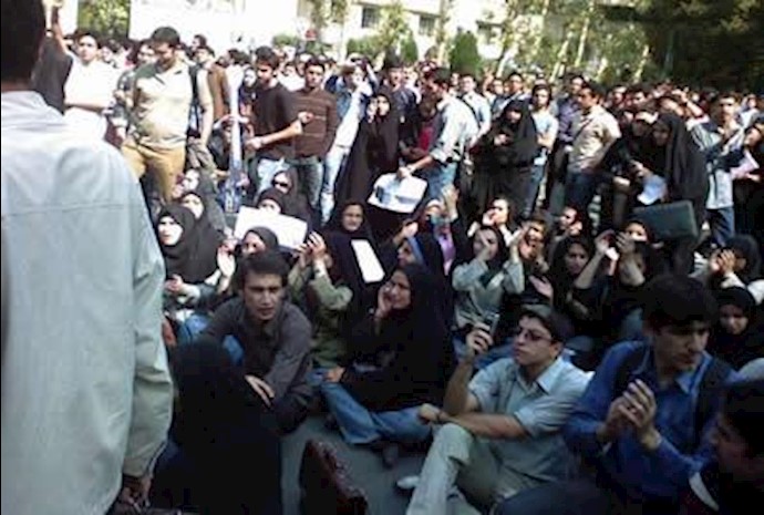 تجمع اعتراضی دانشجویان دانشگاه امیرکبیر- آرشیو