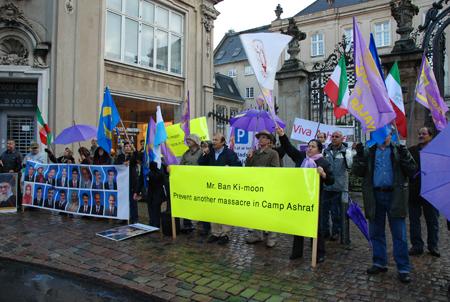 تظاهرات در کپنهاگ در حمایت از ساکنان اشرف همزمان با ورود بان کیمون