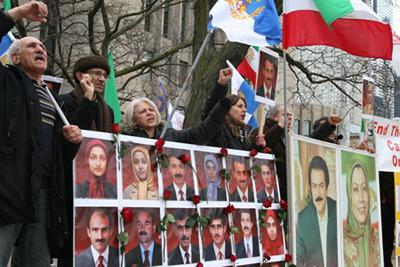 تظاهرات علیه کشتار نیروهای نوری مالکی در اشرف در تورنتو کانادا