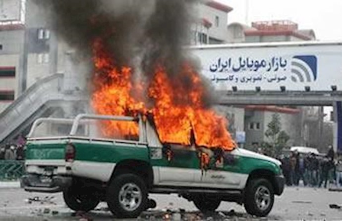 به آتش  کشیدن خودرو نیروی انتظامی - آرشیو