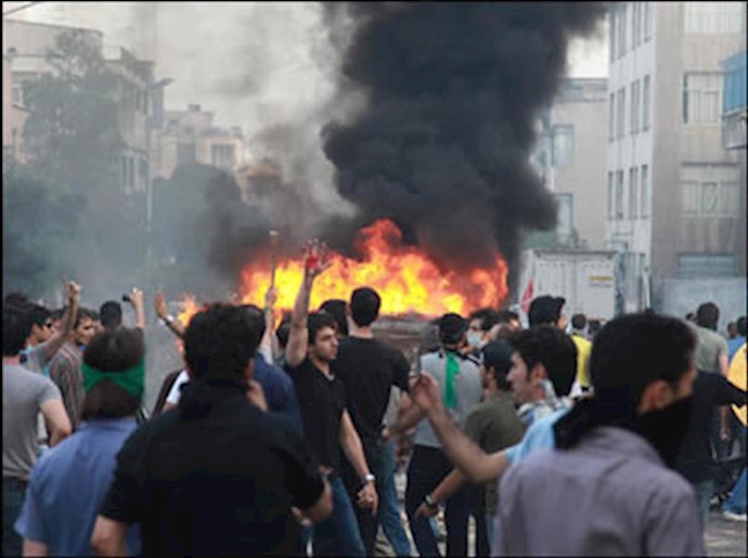 تظاهرات جوانان دلیر تهران - آرشیو